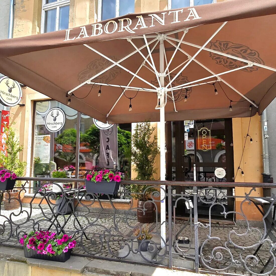 Ogródek Café Hirschberg na starówce w Jeleniej Górze